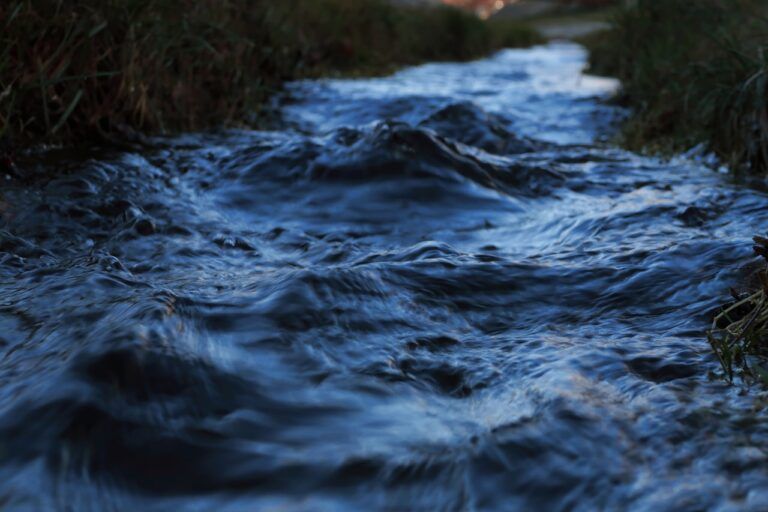 how to purify water while hiking